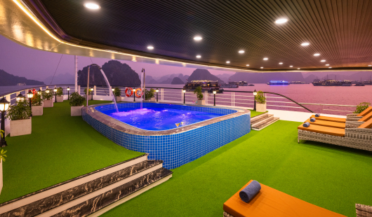 Jacuzzi Pool to Unwind