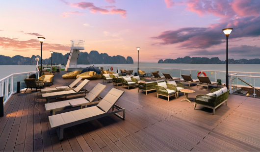 Breezy Sundeck with Loungers