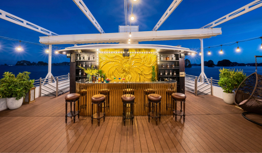 Have drinks on the sundeck