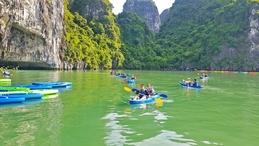 Explore Fantastic Cave by kayaking