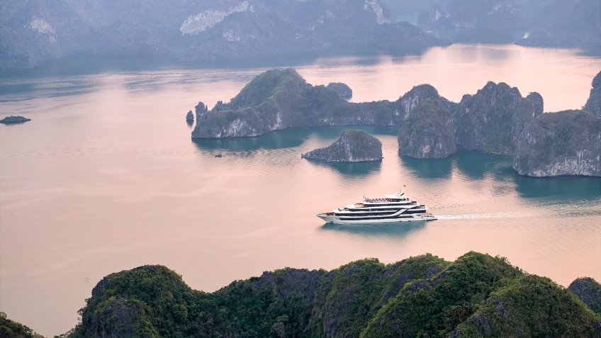 Luxury Cruise in Halong Bay