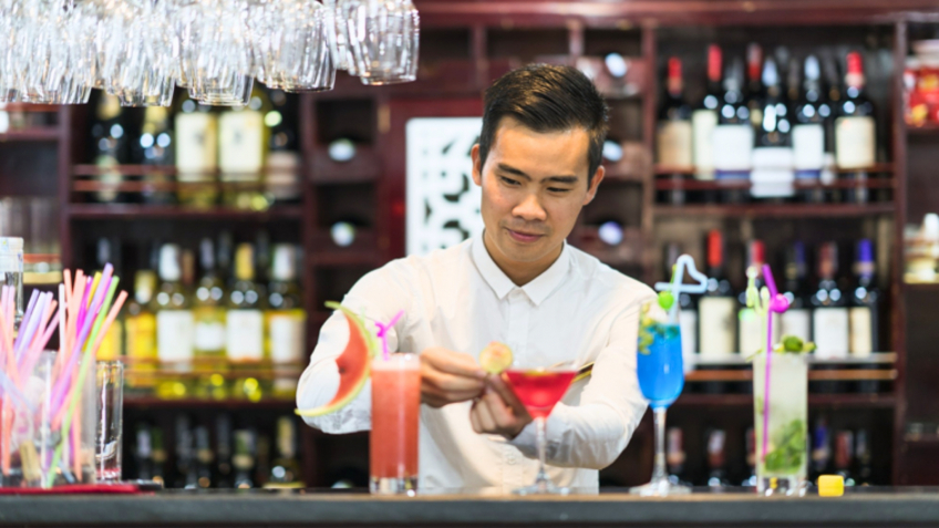 Enjoy fresh drinks at the Bar