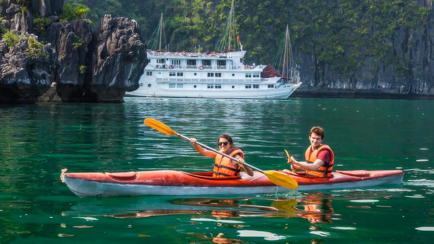 Kayaking in Bai Tu Long Bay
