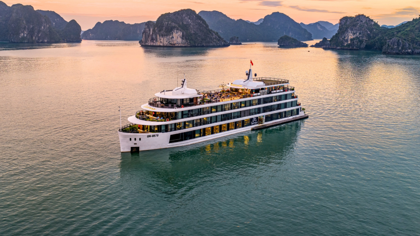 Lamour Cruise Halong Bay