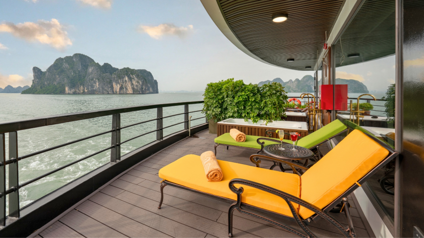 Terrace with outdoor Jacuzzi