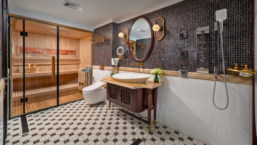 Large Bathroom with sauna