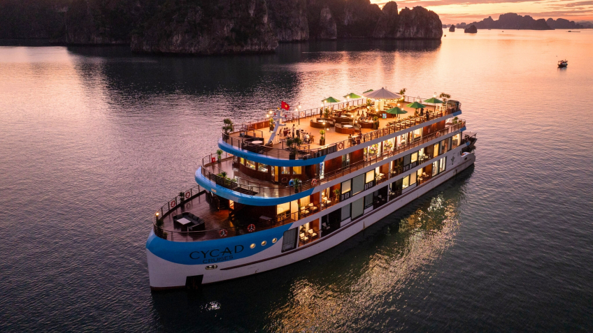 Top luxury cruise in Bai Tu Long Bay