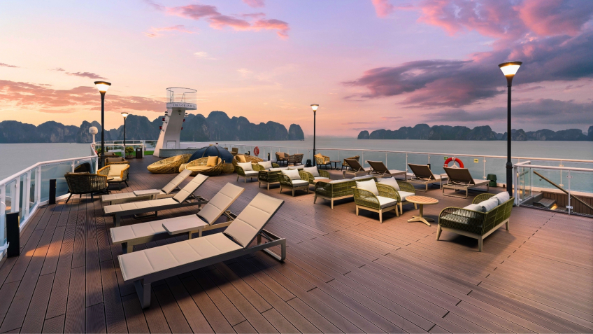 Breezy Sundeck with Loungers