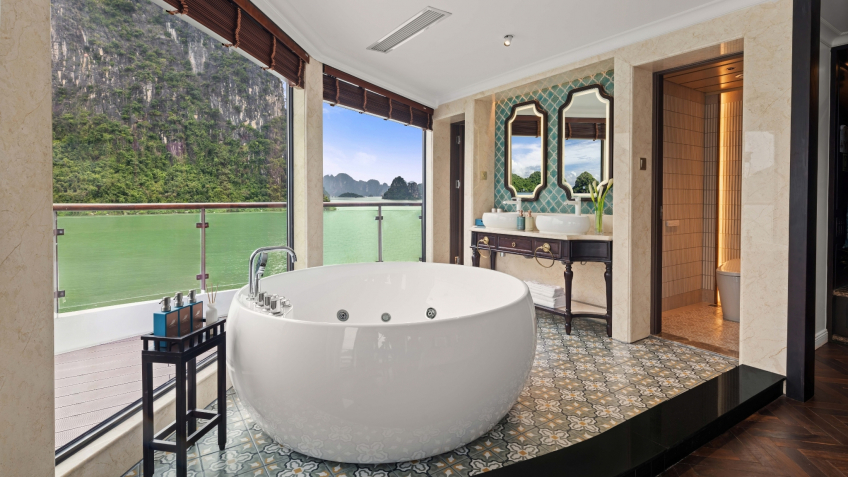 Delicate Ensuite Bathtub