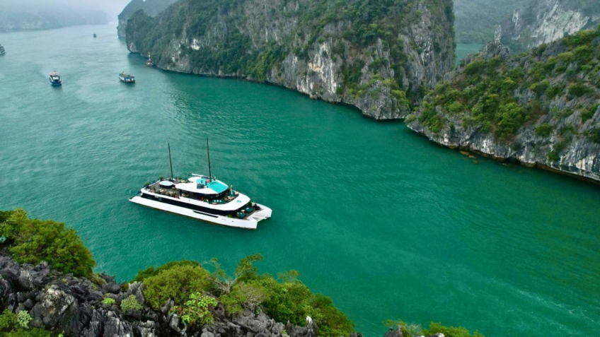 A luxury Day cruise in Lan Ha Bay