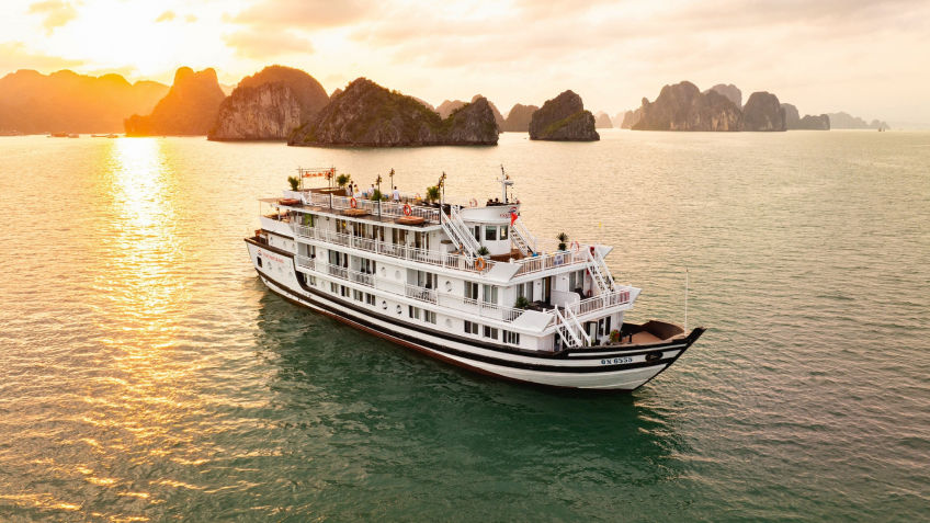 Halong Bay cruise for Budet travelers