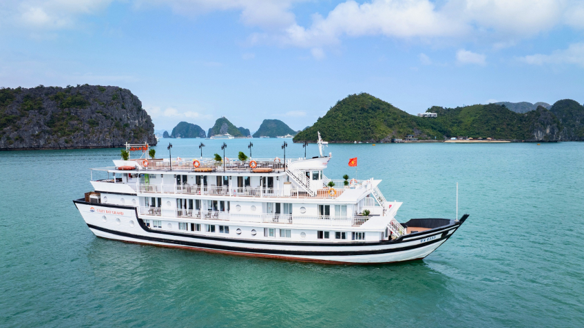 Cozy Bay Grand Cruise
