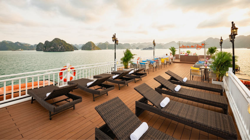 Sundeck With Panoramic View