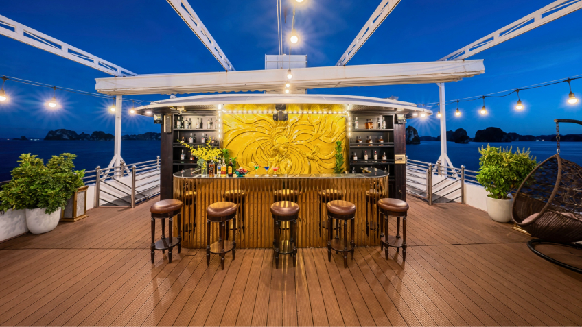 Have drinks on the sundeck