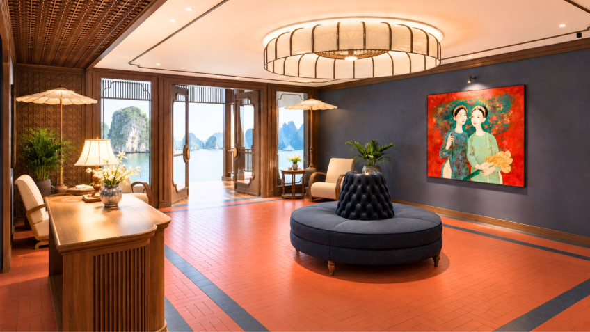 Traditional-style Lounge