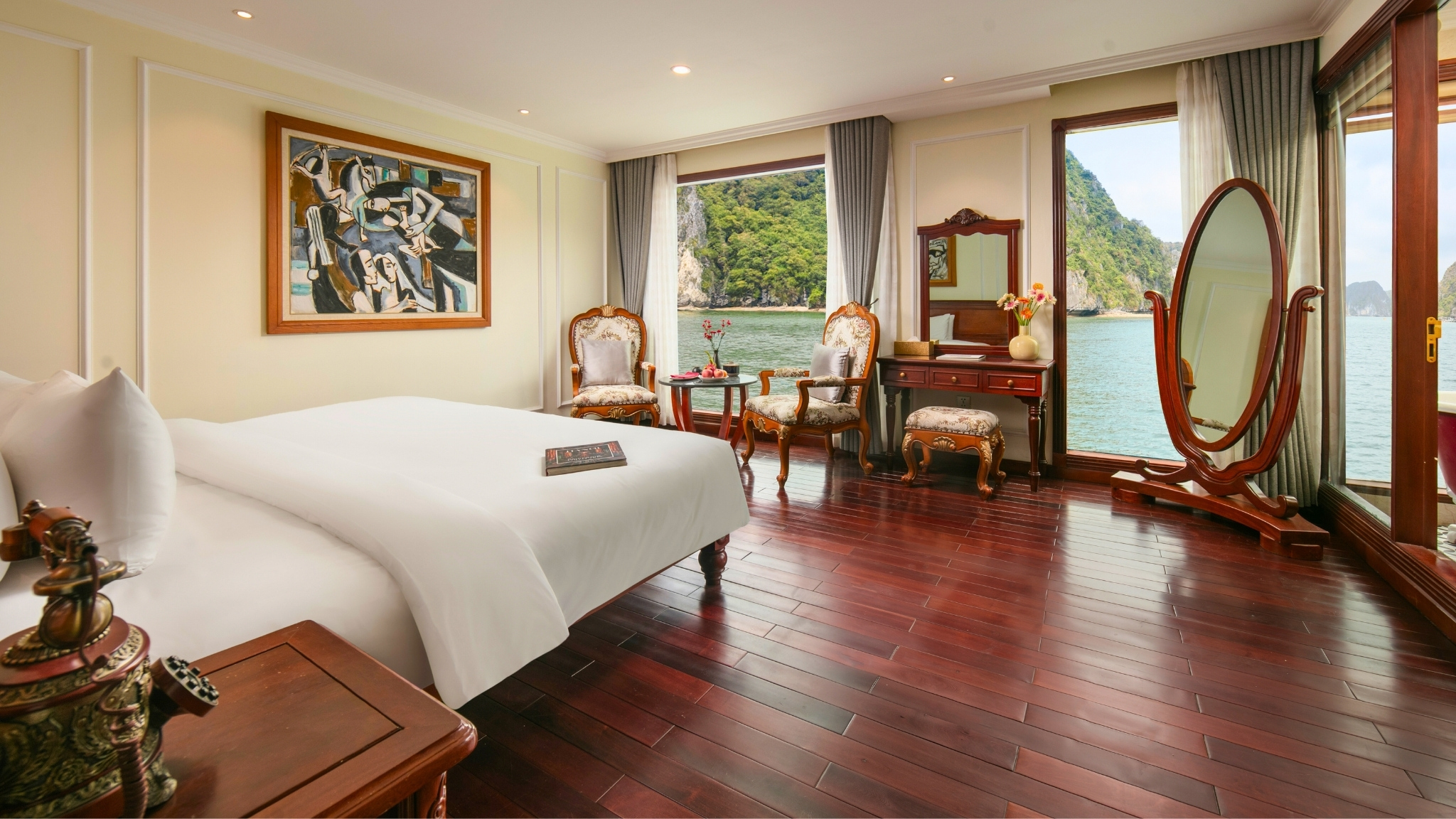 Hanoi/Saigon Suite