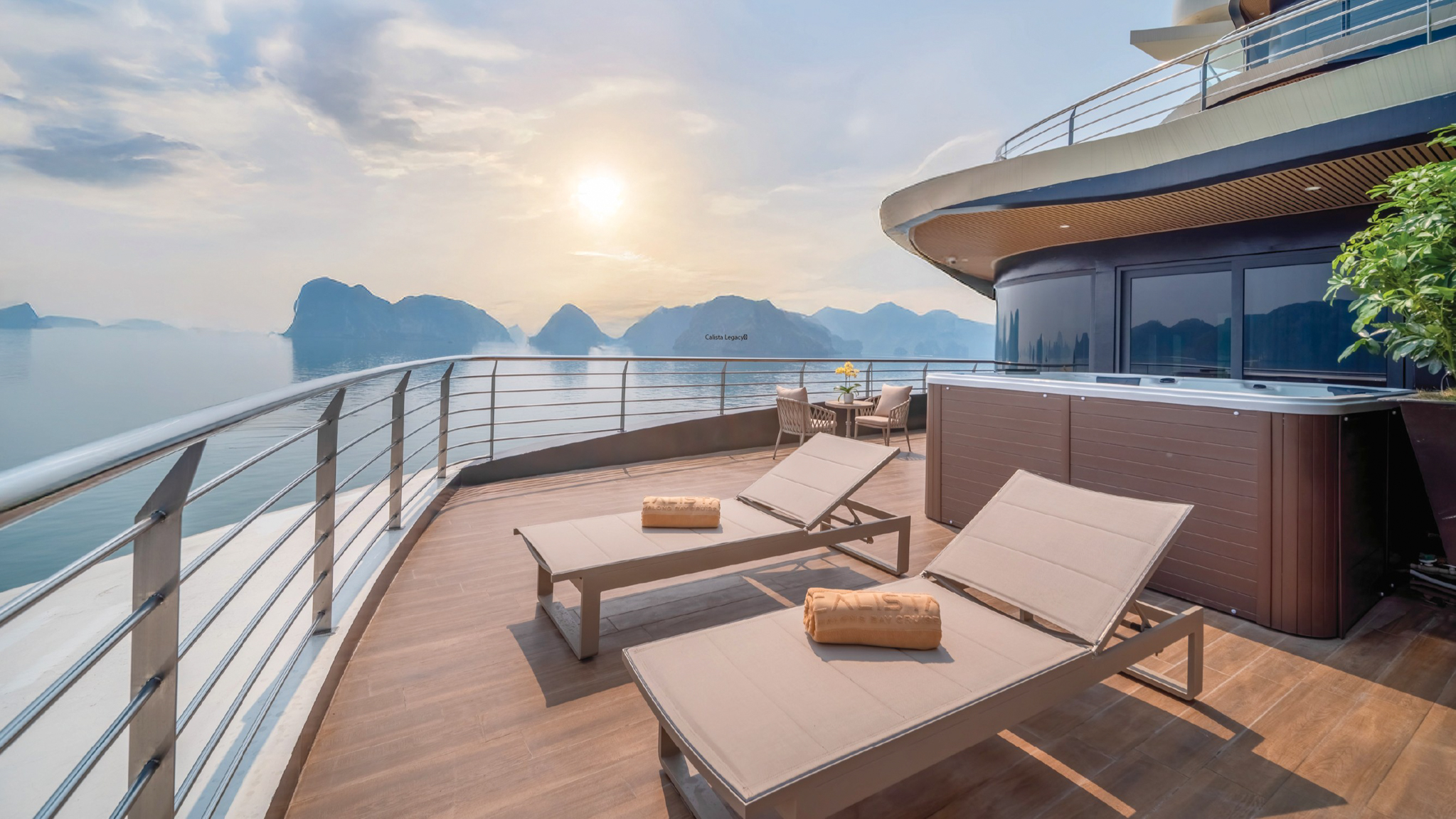 Large Terrace with outdoor Jacuzzi