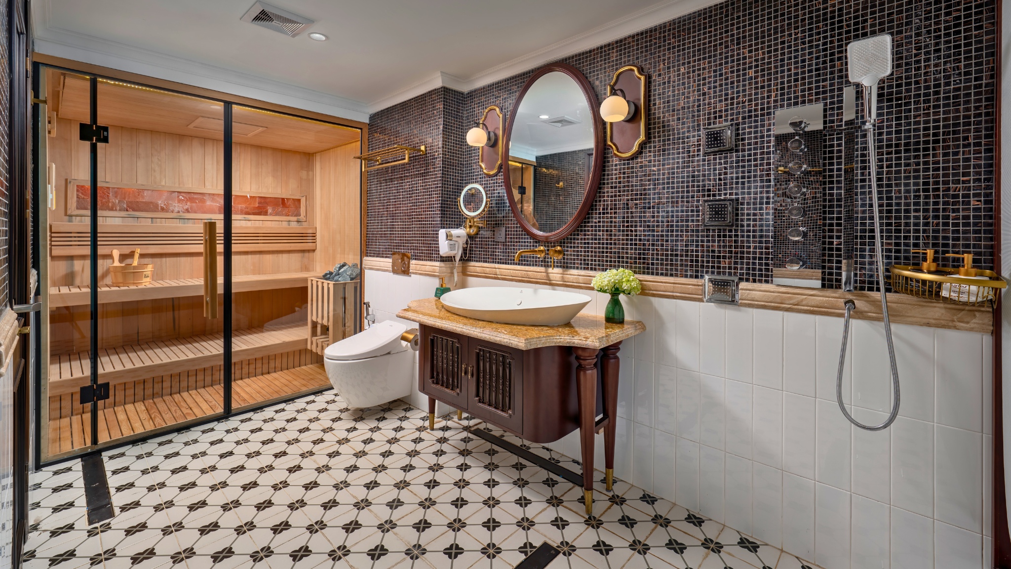 Large Bathroom with sauna