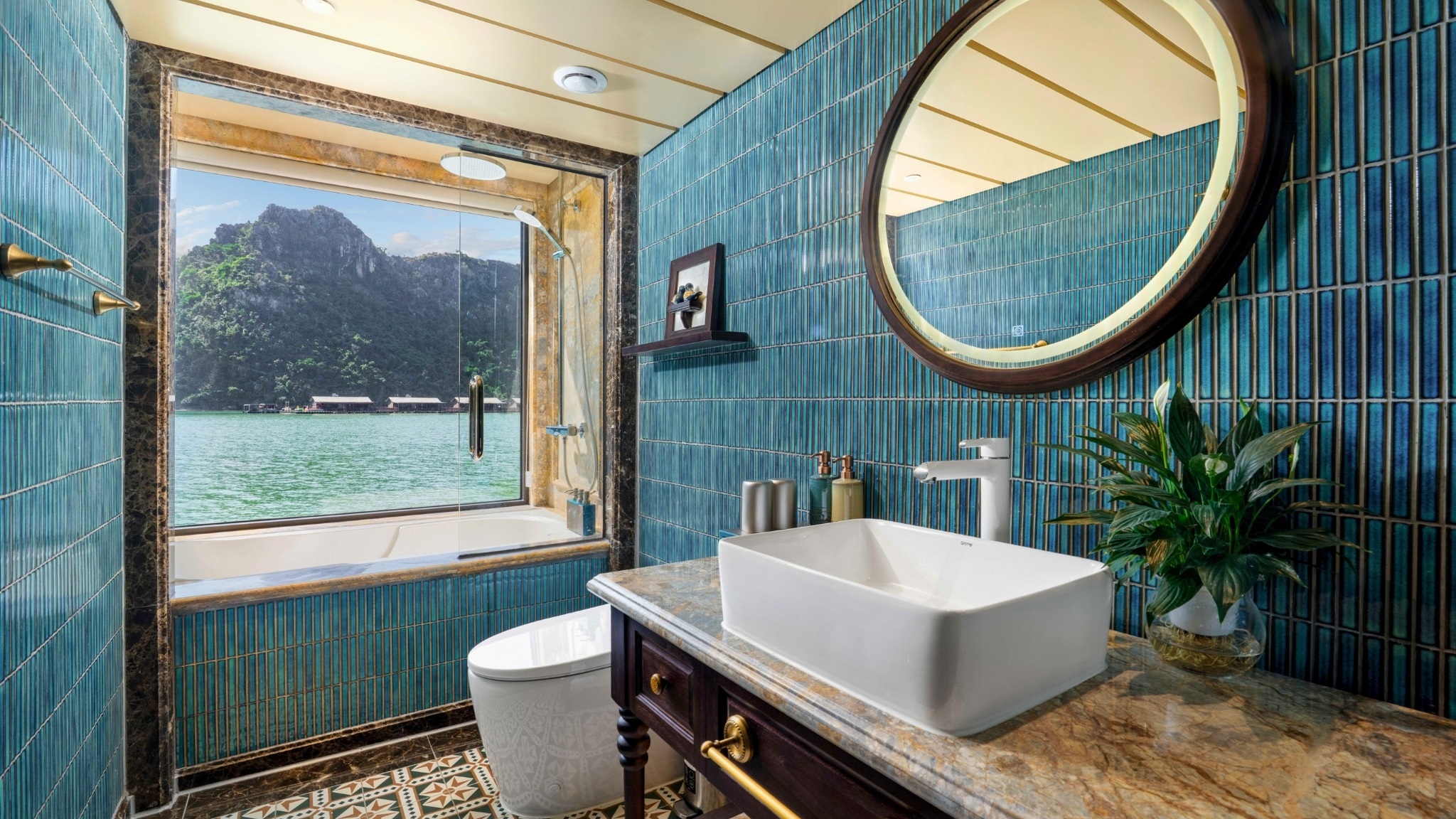 Sea-view Bathtub