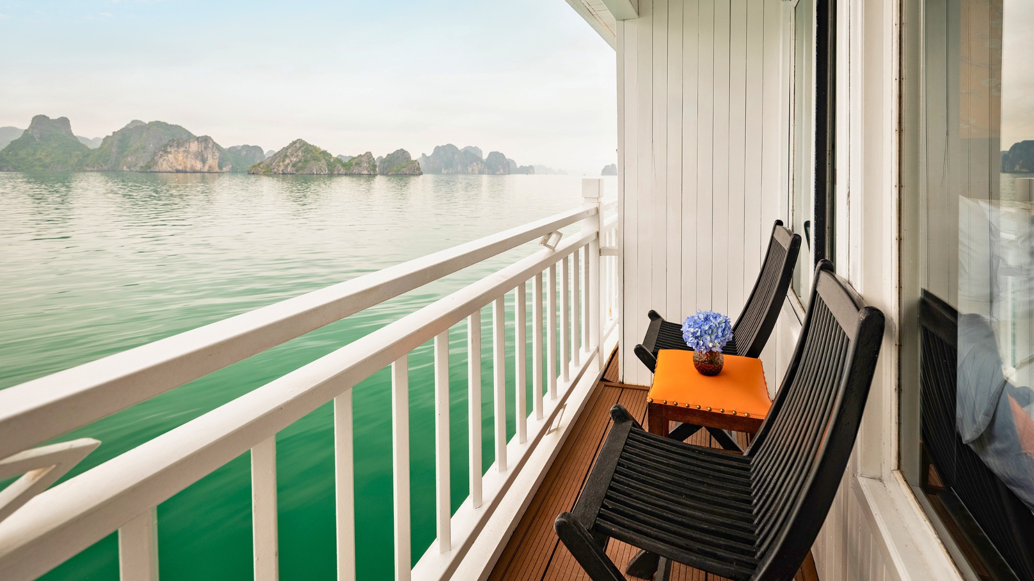 Airy Private Balcony