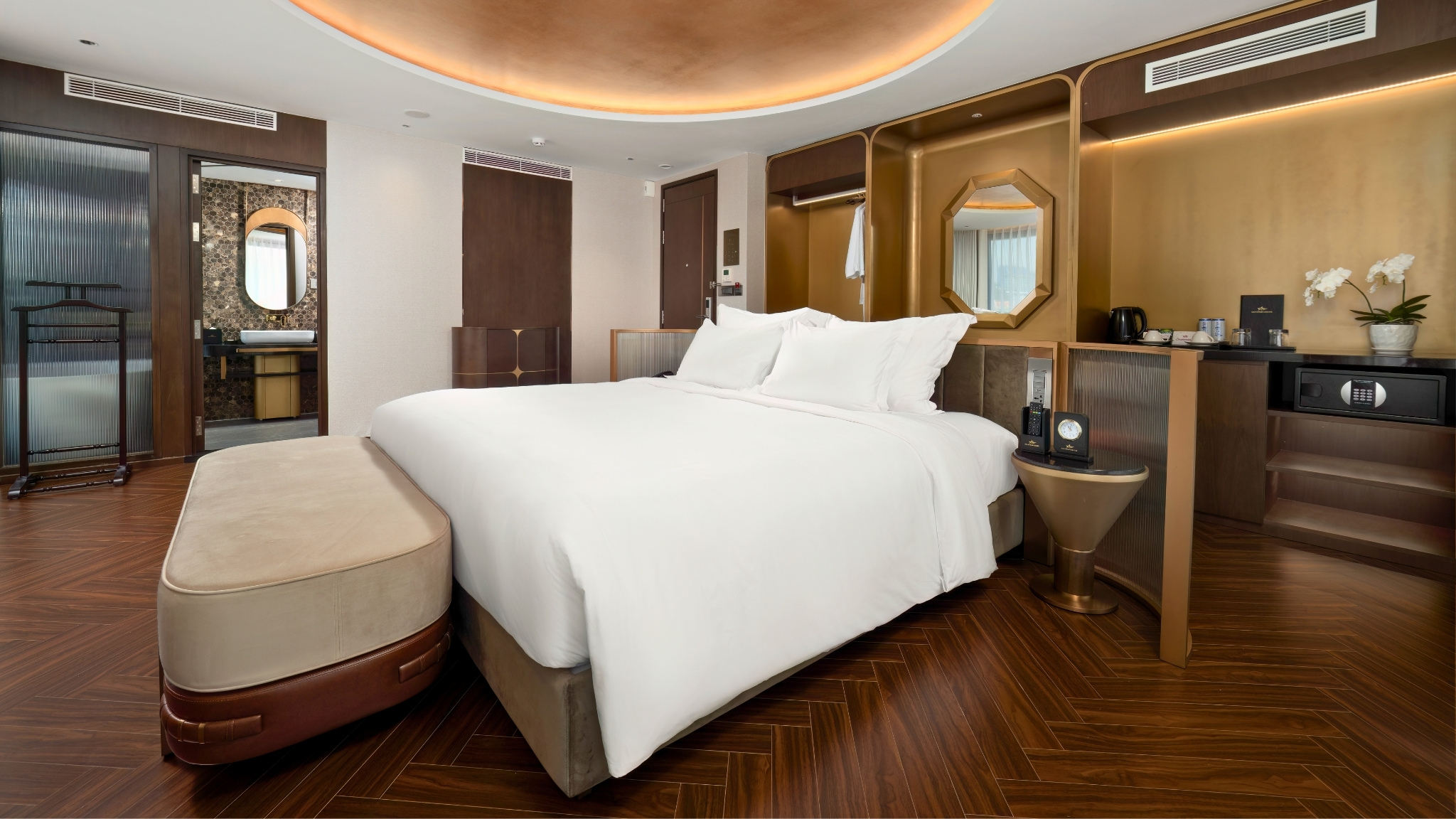 Captain Suite