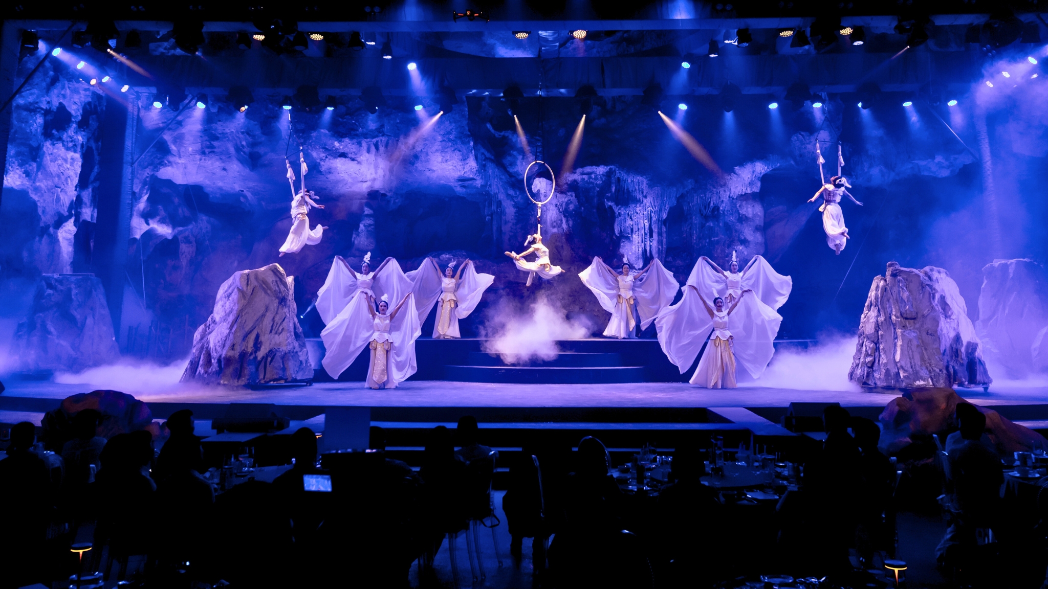 Dining in Dragon Pearl Cave