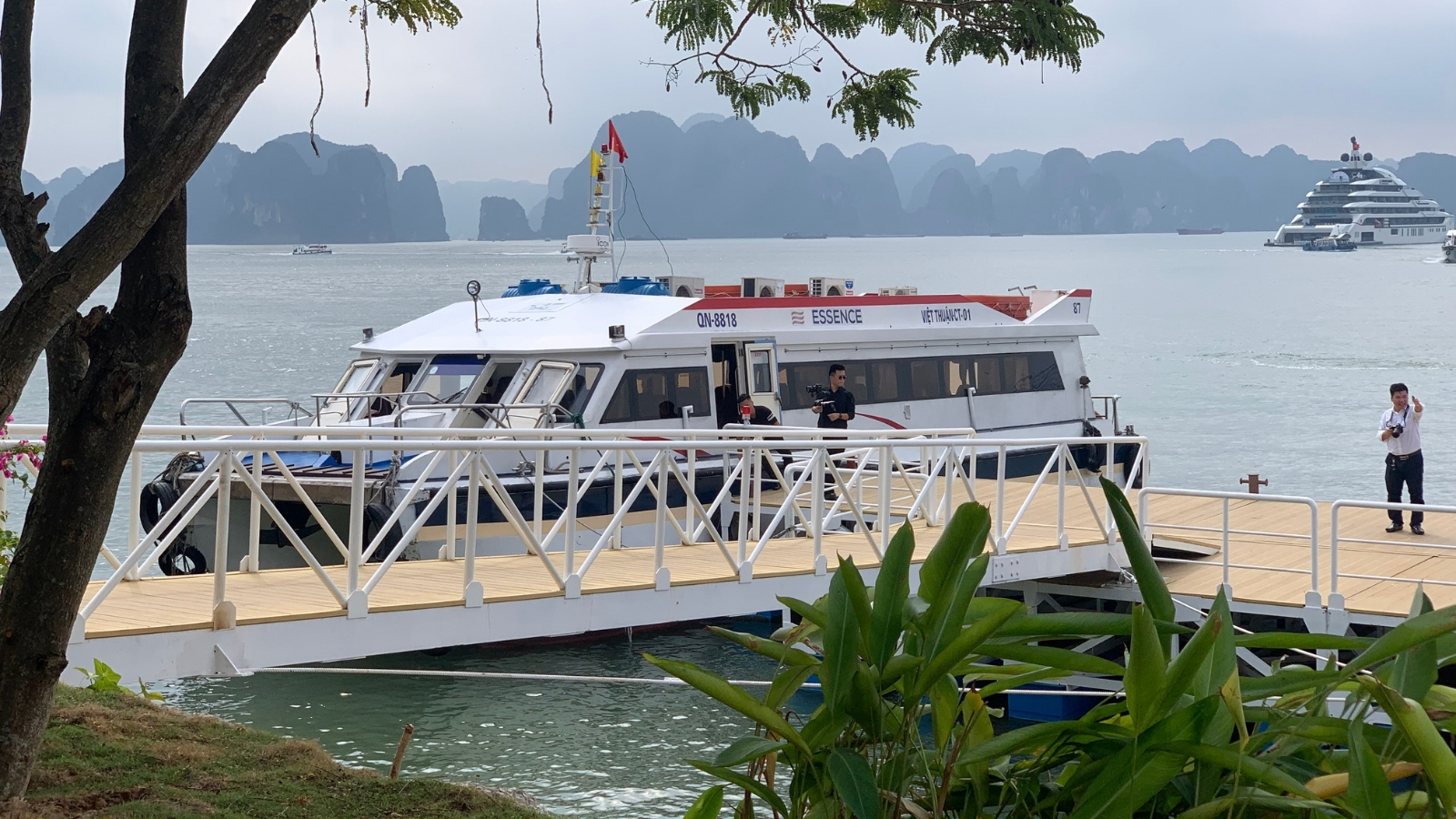Transfer boat
